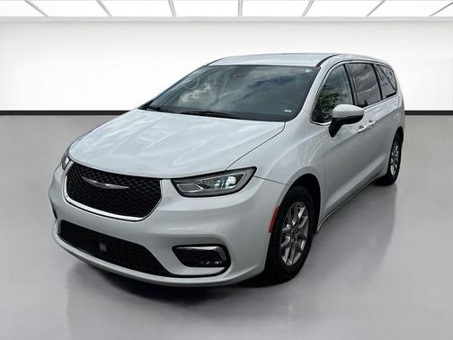 Bright White Clearcoat 2023 Chrysler Pacifica Touring L