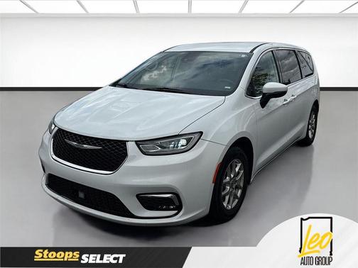 Bright White Clearcoat 2023 Chrysler Pacifica Touring L
