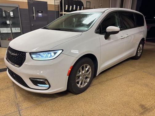 Bright White Clearcoat 2023 Chrysler Pacifica Touring L