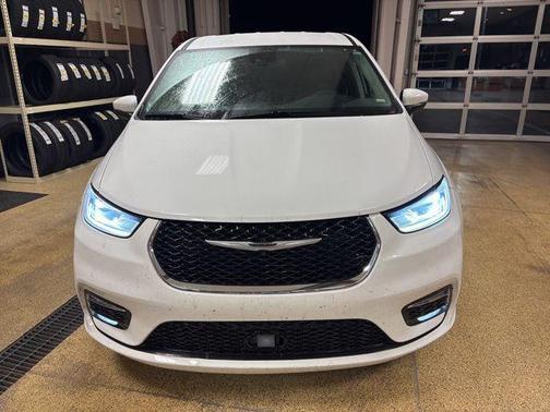 Bright White Clearcoat 2023 Chrysler Pacifica Touring L