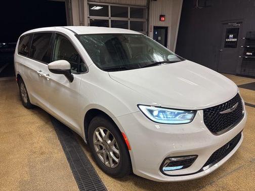 Bright White Clearcoat 2023 Chrysler Pacifica Touring L