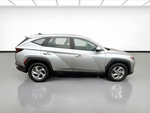 Shimmering Silver 2024 Hyundai TUCSON SE