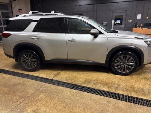 2022 Nissan Pathfinder SL 4WD