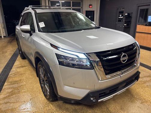 2022 Nissan Pathfinder SL 4WD