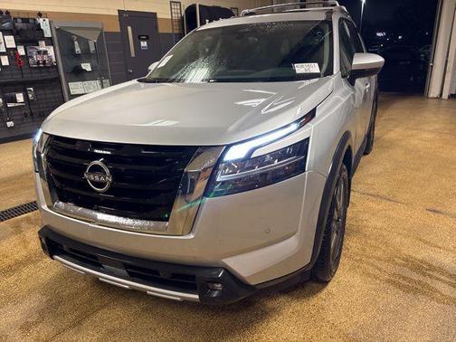 2022 Nissan Pathfinder SL 4WD