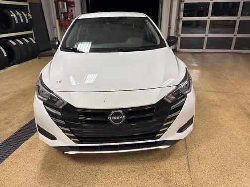 Fresh Powder 2023 Nissan Versa 1.6 S