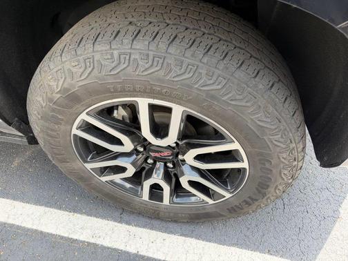 Onyx Black 2023 GMC Yukon 4WD AT4