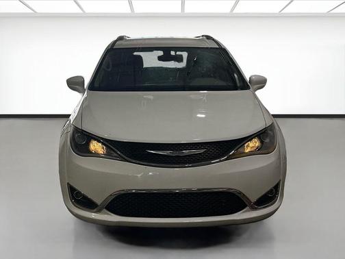 Bright White Clearcoat 2017 Chrysler Pacifica Touring-L