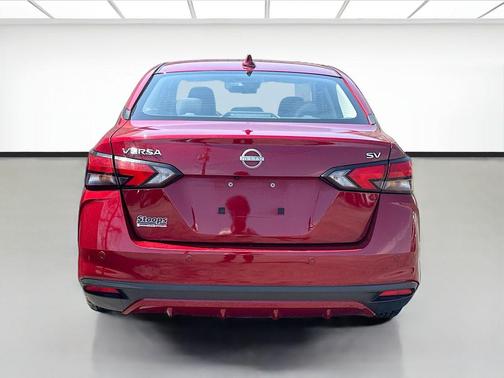 Scarlet Ember Tintcoat 2024 Nissan Versa 1.6 SV