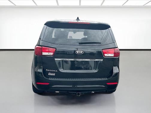 Aurora Black 2018 Kia Sedona L