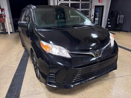 2018 Toyota Sienna LE
