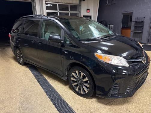 2018 Toyota Sienna LE
