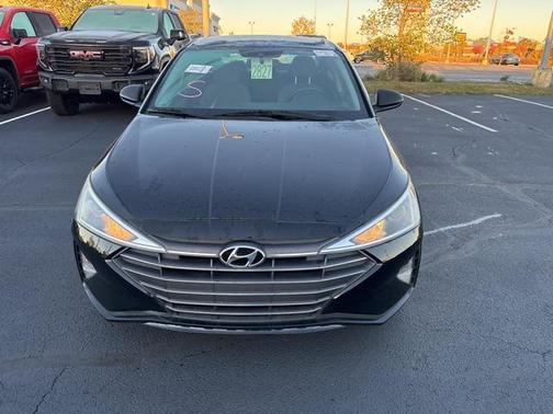 2019 Hyundai ELANTRA SE