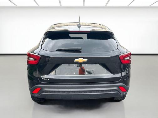 Mosaic Black Metallic 2024 Chevrolet Trax LS