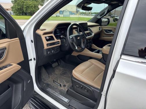 Iridescent Pearl Tricoat 2024 Chevrolet Tahoe Premier