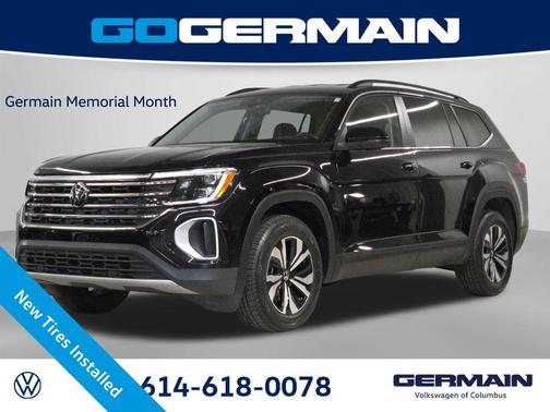 Deep Black Pearl Effect 2024 Volkswagen Atlas 2.0T SE