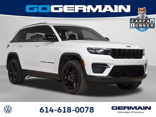 Bright White Clearcoat 2023 Jeep Grand Cherokee Altitude