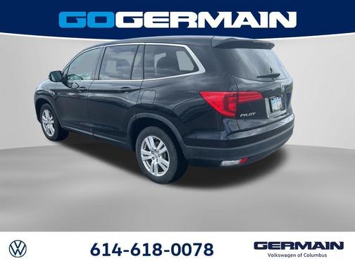 Crystal Black Pearl 2017 Honda Pilot LX