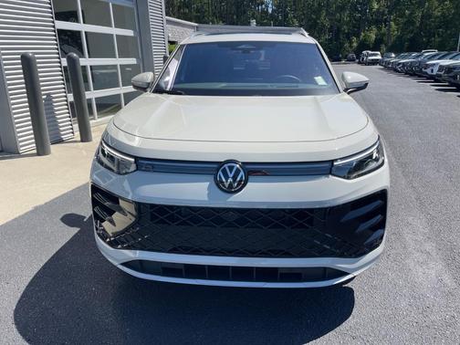 Sandstone 2026 Volkswagen Tiguan 2.0T SEL