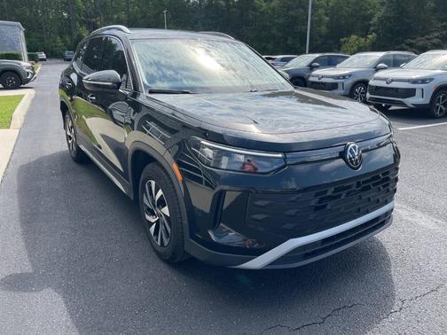Deep Black Pearl Effect 2025 Volkswagen Tiguan 2.0T S