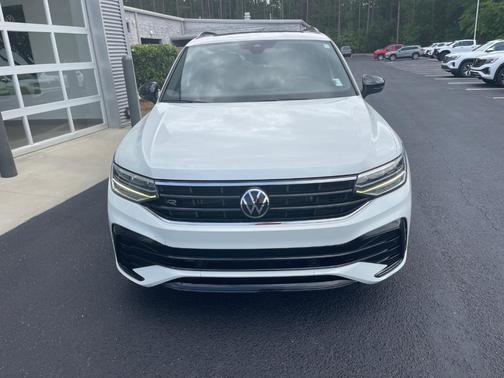 Opal White Pearl Effect 2023 Volkswagen Tiguan 2.0T SE R-Line Black