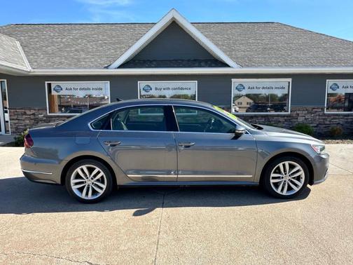2018 Volkswagen Passat 3.6L SEL Premium