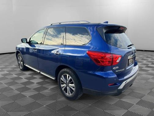 2020 Nissan Pathfinder SV