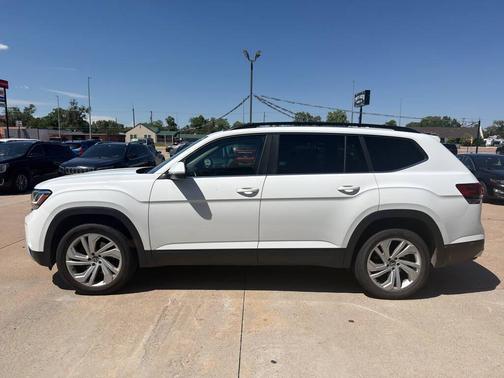 Pure White 2021 Volkswagen Atlas 3.6L SE w/Technology