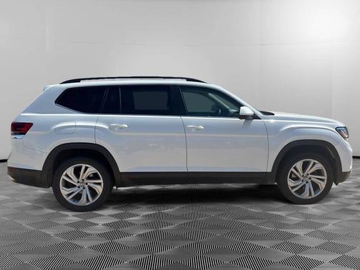 Pure White 2021 Volkswagen Atlas 3.6L SE w/Technology