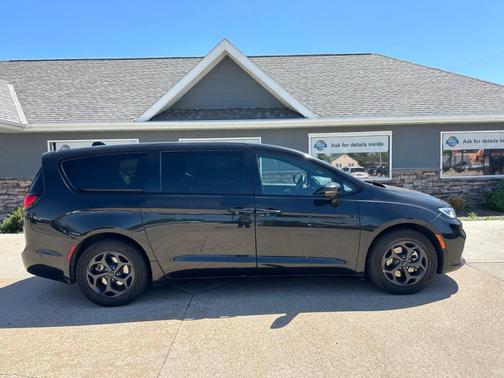 2022 Chrysler Pacifica Hybrid Touring L