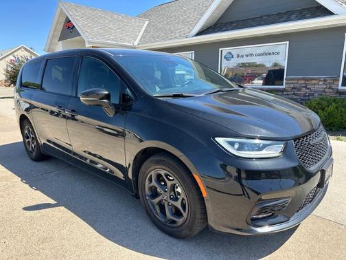 2022 Chrysler Pacifica Hybrid Touring L