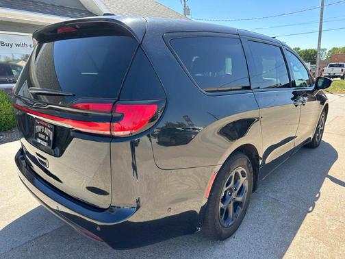 2022 Chrysler Pacifica Hybrid Touring L