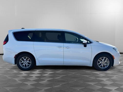 2023 Chrysler Pacifica Touring