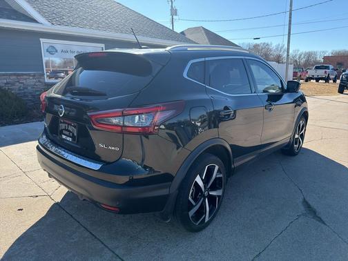 2022 Nissan Rogue Sport SL