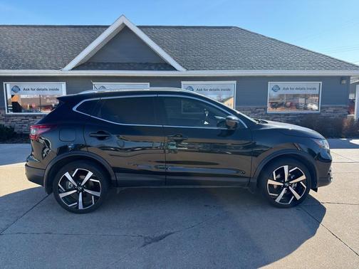 2022 Nissan Rogue Sport SL