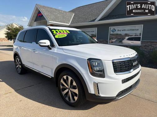 White 2022 Kia Telluride EX