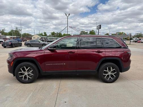 Red 2023 Jeep Grand Cherokee Limited