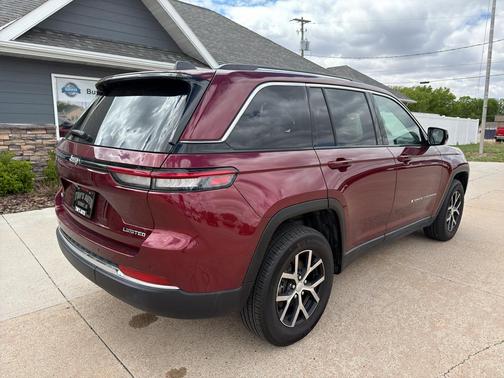 Red 2023 Jeep Grand Cherokee Limited