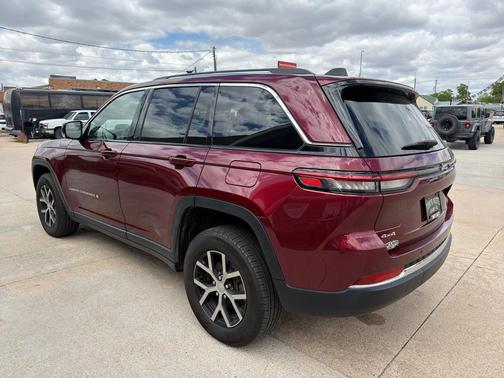 Red 2023 Jeep Grand Cherokee Limited