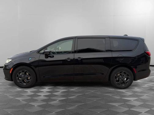 2022 Chrysler Pacifica Hybrid Touring L