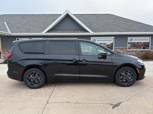 2022 Chrysler Pacifica Hybrid Touring L