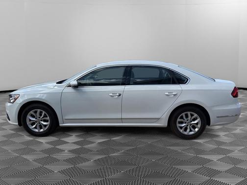 Pure White 2017 Volkswagen Passat 1.8T S