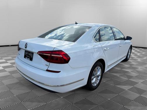 Pure White 2017 Volkswagen Passat 1.8T S