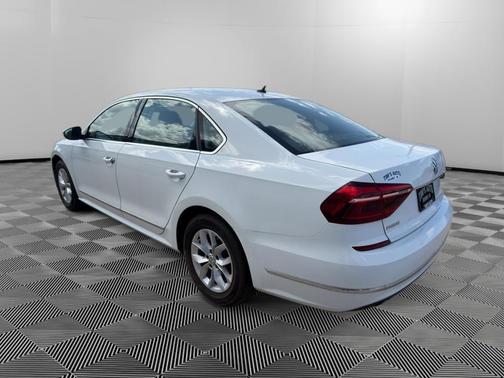 Pure White 2017 Volkswagen Passat 1.8T S