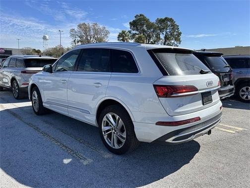 2023 Audi Q7 45 Premium