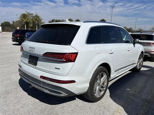 2023 Audi Q7 45 Premium
