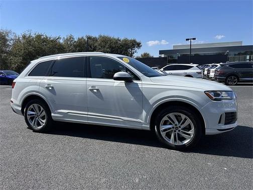 2023 Audi Q7 45 Premium