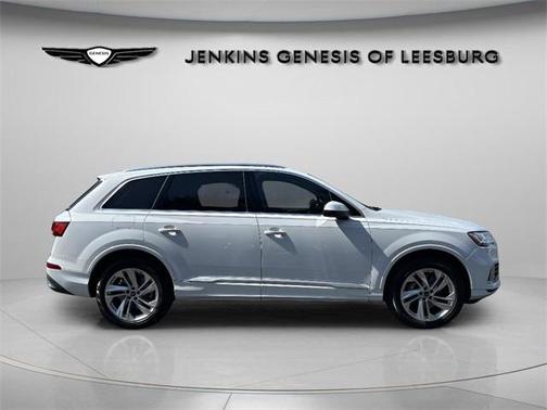 2023 Audi Q7 45 Premium