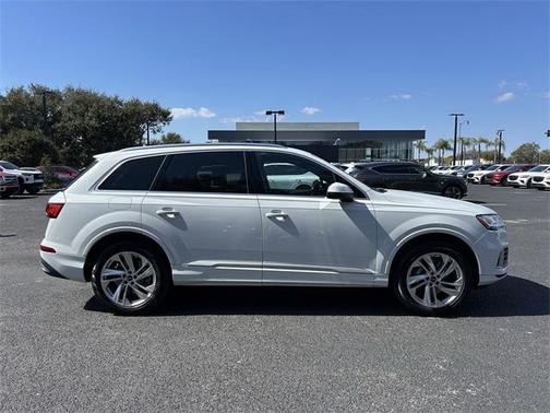 2023 Audi Q7 45 Premium