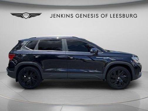 Deep Black Pearl Effect 2024 Volkswagen Taos 1.5T SEL